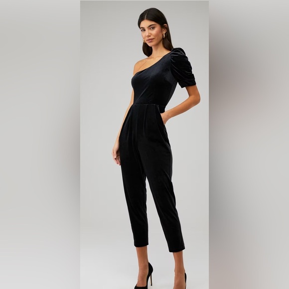Elegant Black One-Shoulder Jumpsuit - Picture 2 of 8